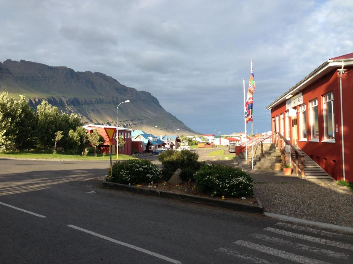 珀斯特酒店 Breiðdalsvík 外观 照片